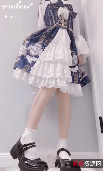 可爱兔和红白妹子