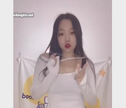 纯情Y酱定制资源-33V-1.2G短视频+图集，女主露脸N子鲍鲍