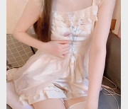 妮酱白丝猫猫袜妹子某处私定身材水晶1V+503M视频