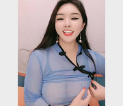 卡戴珊性感直播视频2.7G，诱惑逗趣身材天然下垂形状，必收藏！