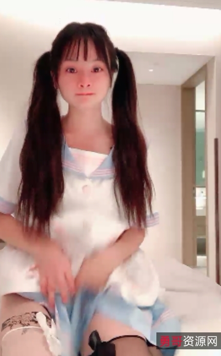 妹子主播埋璃璃5v5游戏直播