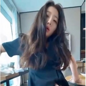 精选警花张津瑜：吃瓜视频上的颜值之美