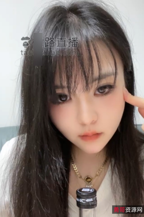 女王Vinni维妮e高跟黑丝模拟踩踏视频合集，三期内容，总时长超过2小时