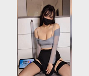 小水水：迷人的小眼睛和嘎嘎好身材，9分钟作者自拍视频，CB大规模P水，养眼互动