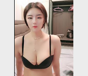 销冠女主：保时捷车模的颜值鲍鲍秘籍，粉丝狂欢！