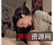 小丁S人女神COS作品合集5V-615M自拍视频