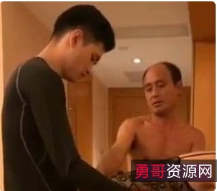 奇妙独家搞笑视频土豪中年大叔找鸭子鸭子伺候自己