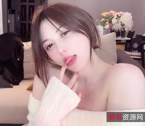 高手自拍1:43分钟，少女椰子震撼表演，绝对精彩！