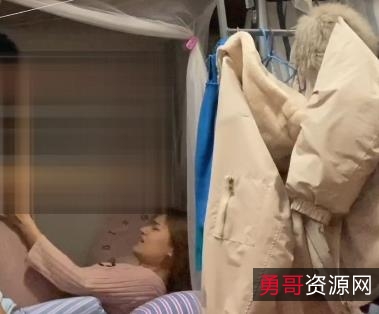 《医院宿舍小护士自拍对话：强势阶段的大瓜》