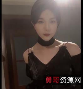 男孩身化妆潼潼,独特车灯服装不一样,18V-2.4G视频合集