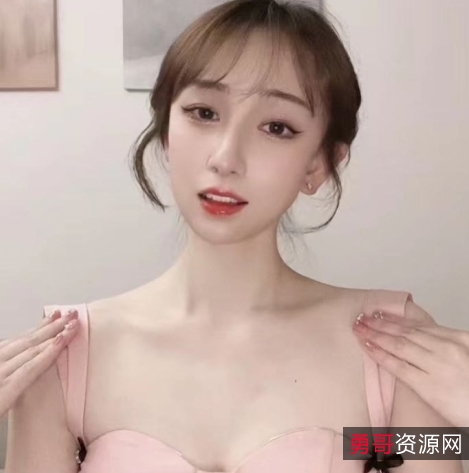 南京校花《小坦克》抖音尺度视频疯传，粉丝数突破63W