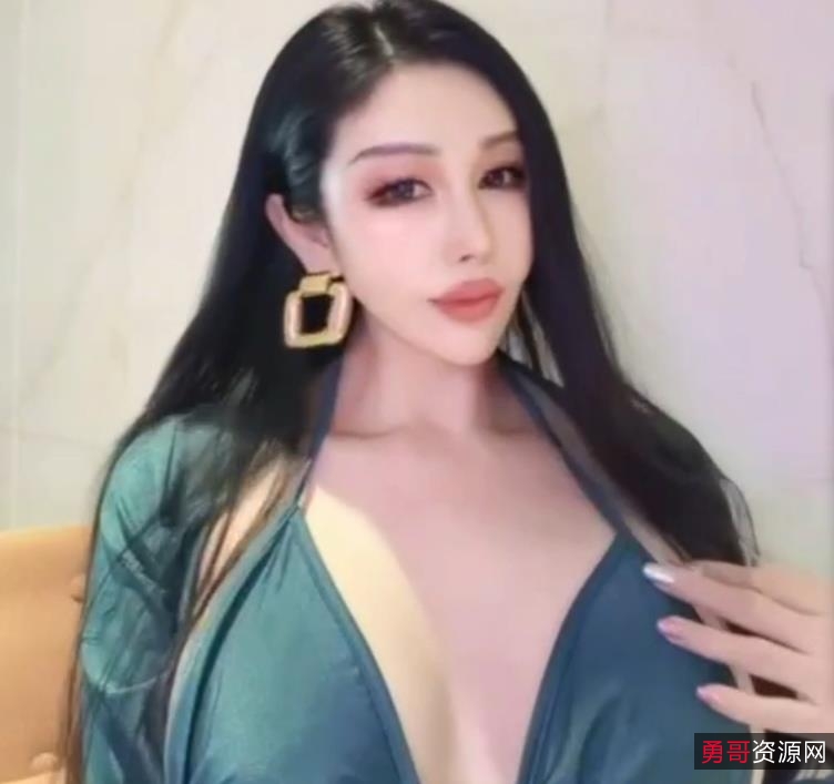 高科技女神田冰冰自娱自乐大黑牛水晶棒棒糖，5星好评世界杯身材诱惑