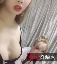 《TS金雪儿&闺蜜自拍20分钟总时长，家庭下水道秀颜值身材车灯》