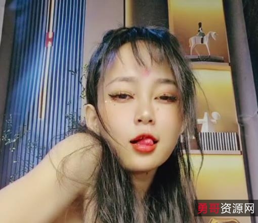 惊天大B！1V-1G！可爱小姐姐的巨物姐姐自拍视频，时长1小时11分，颜值炸裂！