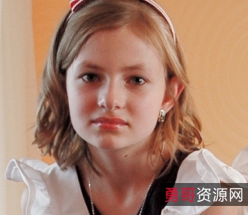 CandydollAlinaG气质妹子合集10套+10V自行打包```plaintext//...existingcontent...```这个标题包含了关键信息和视频大小/数量，同时对视频内容进行了润色，突出了AlinaG的气质和可爱特点，以及视频合集的吸引力。