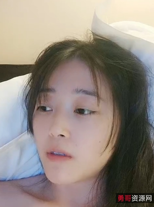 南京艺术学院推出《纯纯乖乖》短视频，10分钟9.1G，收藏20，清纯乖巧女生引关注