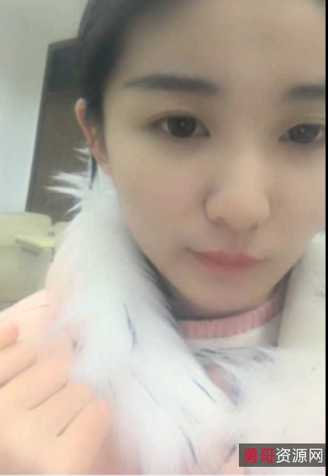 校园直播《哆哆》96v39.3g，收藏量已达240，大三小依依成焦点人物