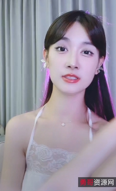 [转载搬运]+【花椒宁依纯】给力风情万种+半裸上身+白色肚兜遮球热舞+[8V+1.03G][百度盘]