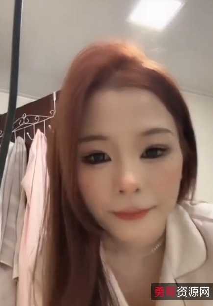 疯狂抖音：纪晓波的美女视频盛宴