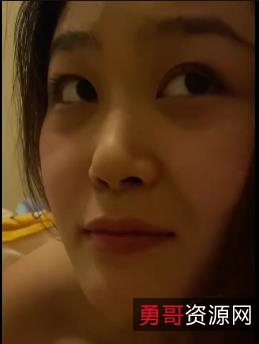 吉林女孩岳欣疯狂吃瓜最新合集36V2.1G，高清互动自拍