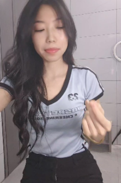 大长腿小狗湿湿最新合集135V157M，收藏百度ED2K