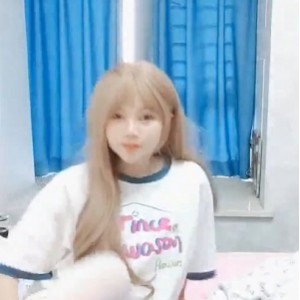 27部小溪推特夜露视频合集46.5g超诱人