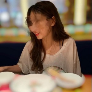 百度家有迷人小嫂视频合集5部2.26G，身材苗条车灯大勾人