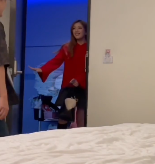 推特探花樱花妹高冷互动视频1V550M浴缸实录