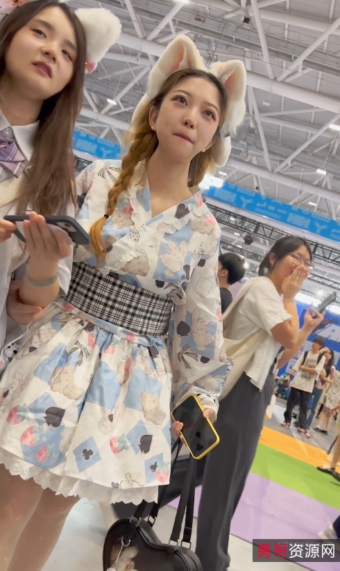 肉丝少妇KFC三部丝袜短片394MB粉透诱惑