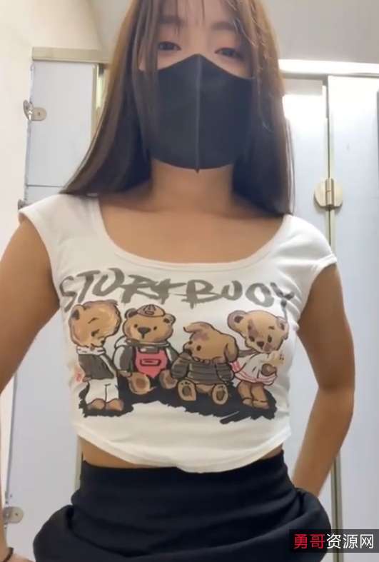 火爆LoveLynn资源合集男厕放飞99部90G太诱人