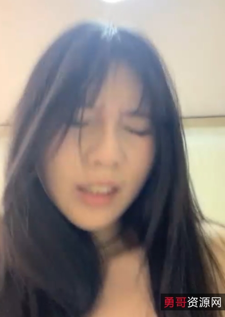 云盘清纯学生妹火热约会1部641M太诱人