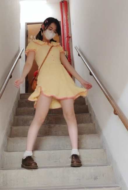 奶咪有尺度自娱合集46部6.99G复古肉丝楼梯神作