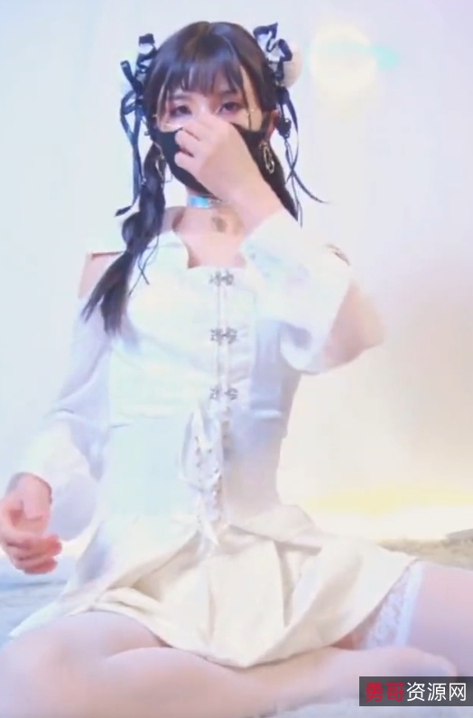 某站伪娘白丝眼镜完整版1部150M优质珍藏