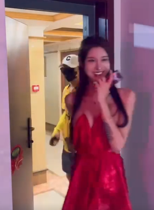 推特戴欣桐小草莓伪娘38P43V1.76G韵味十足