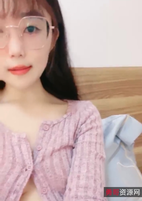 火箭眼镜反差婊推特合集118部47G爆辣辣